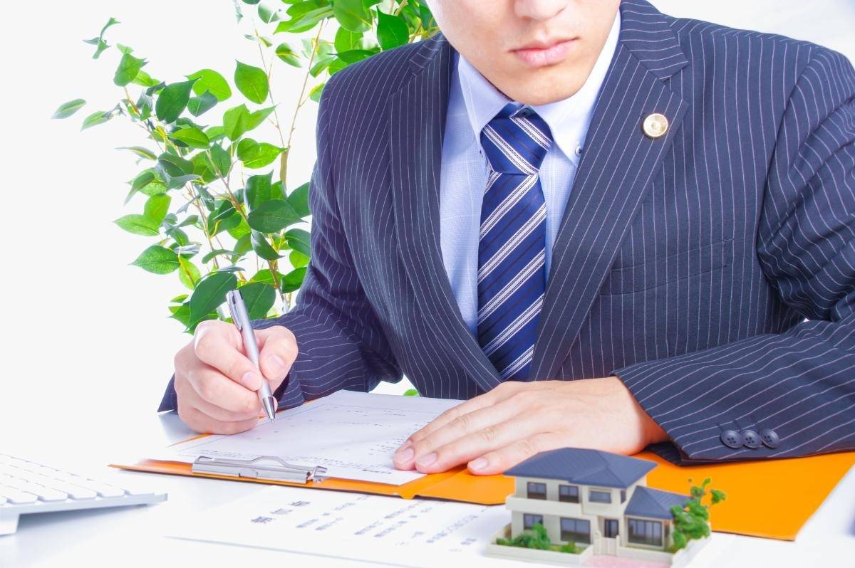 不動産売却の代理人制度とは？司法書士に依頼する手続きの流れについて
